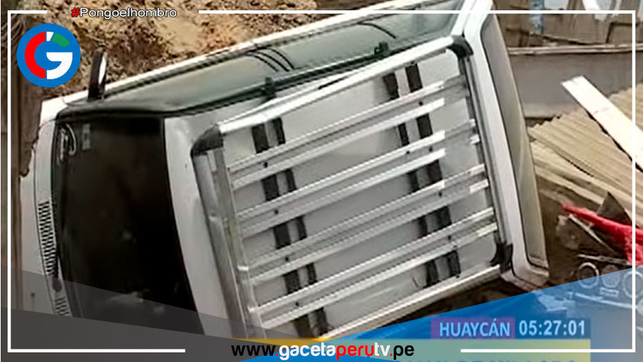 Auto aplasta casa y dueño de inmueble se salva de milagro en Huaycán