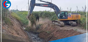 Maquinaria del sector Vivienda inicia limpieza de canal Yalpa II