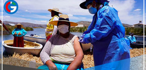 En Puno las brigadas priorizan vacunación contra el covid-19 a pobladores de islas Los Uros 
