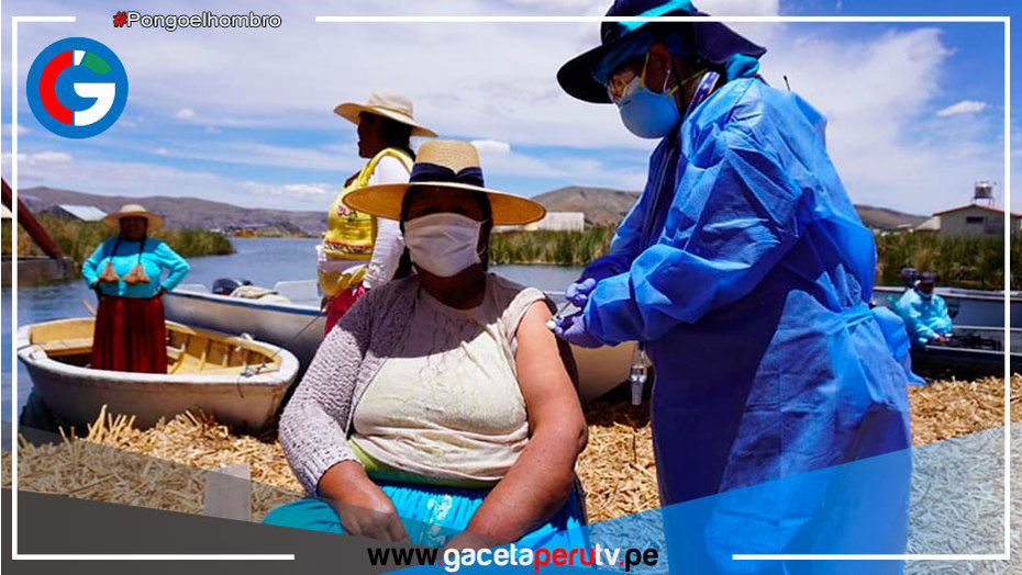 En Puno las brigadas priorizan vacunación contra el covid-19 a pobladores de islas Los Uros