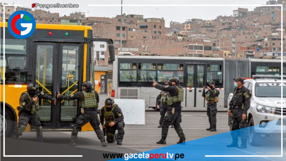 Lima: Escuadrón SUAT entrena para intervenir en resguardo de usuarios del Metropolitano