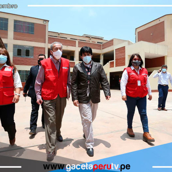 San Martín de Porres: Ministro Gallardo visita colegio que dicta clases semipresenciales 