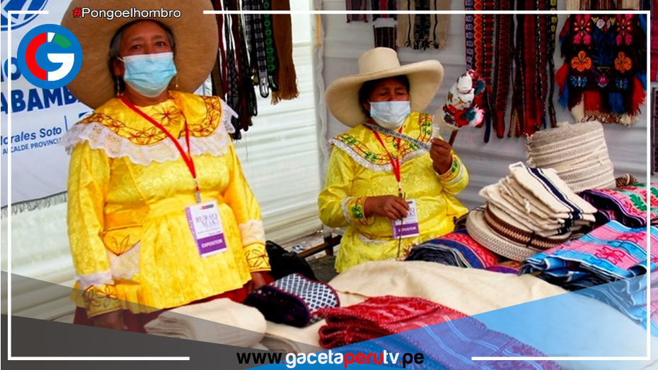 Artesanos ofertan productos declarados patrimonio cultural en feria Ruraq Maki en Cajamarca