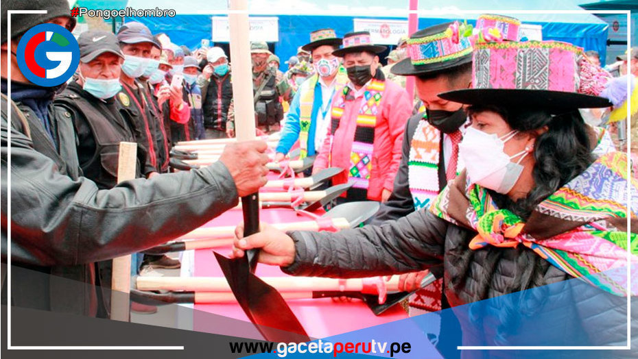Ayacucho: Primera dama participó en entrega de víveres para población de Uchuraccay