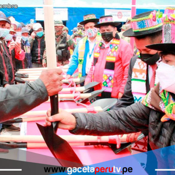 Ayacucho: Primera dama participó en entrega de víveres para población de Uchuraccay