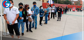 Aumentan asistencia de público a vacunatorios tras adelantarse tercera dosis 