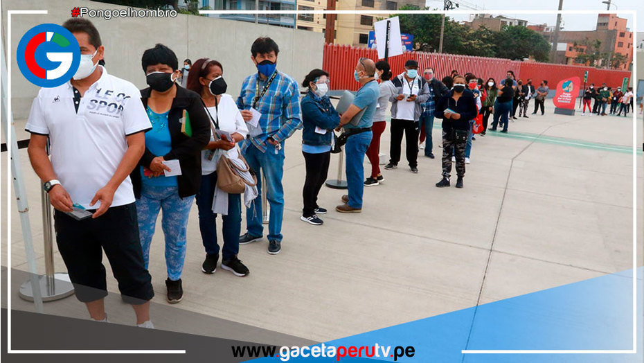 Aumentan asistencia de público a vacunatorios tras adelantarse tercera dosis