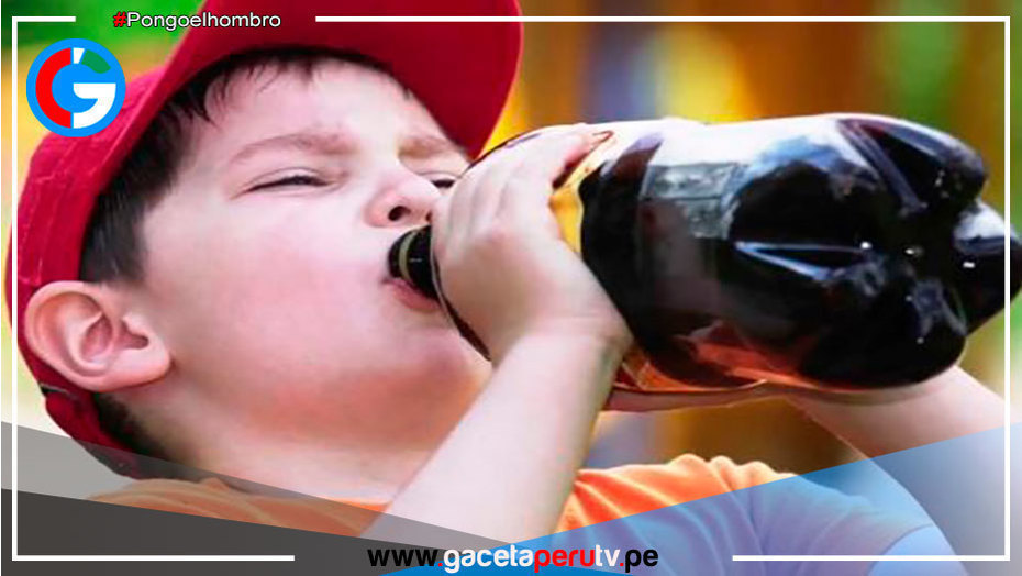 Una botella personal de gaseosa equivale a 11 cucharaditas de azúcar