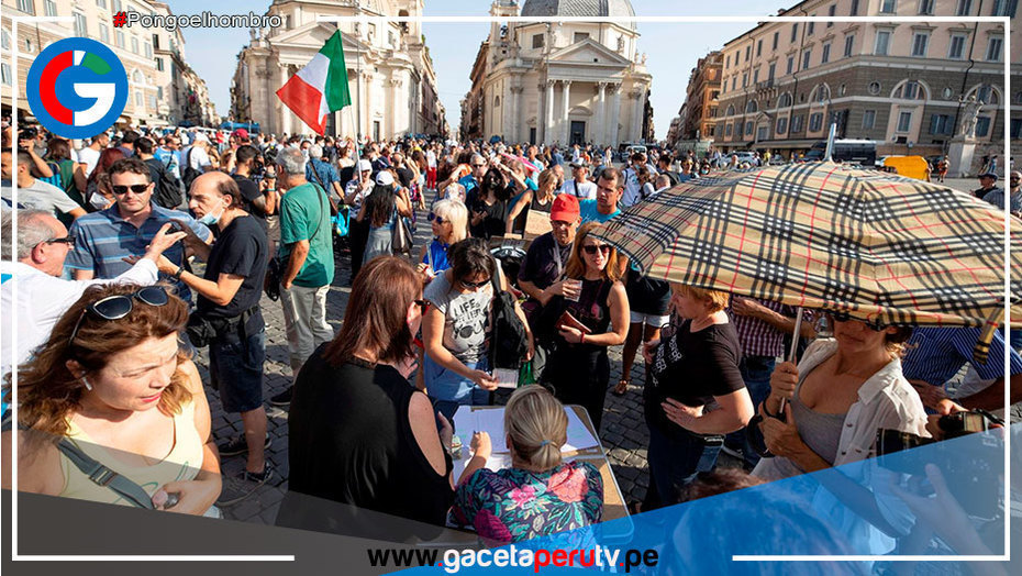 Disponen que los no vacunados solo puedan comprar bienes esenciales en Italia
