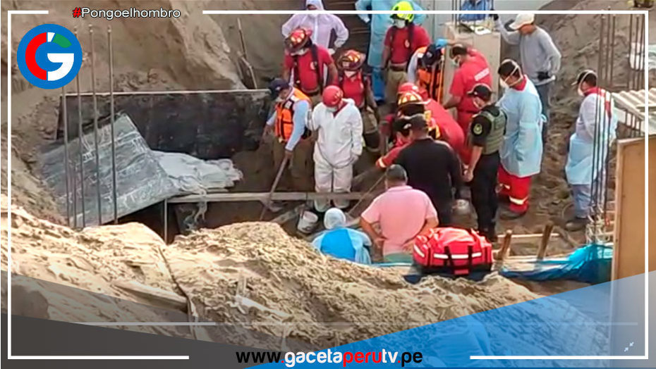 En Villa María del Triunfo bomberos rescatan a tres obreros que quedaron sepultados tras derrumbe en construcción informal