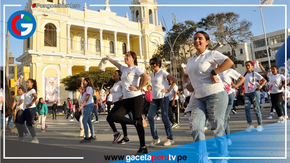 Colorido flashmob para rendir homenaje a la marinera en Lambayeque