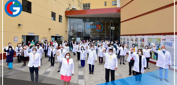 Médicos del INSN San Borja flamean pañuelos blancos por salud de niños