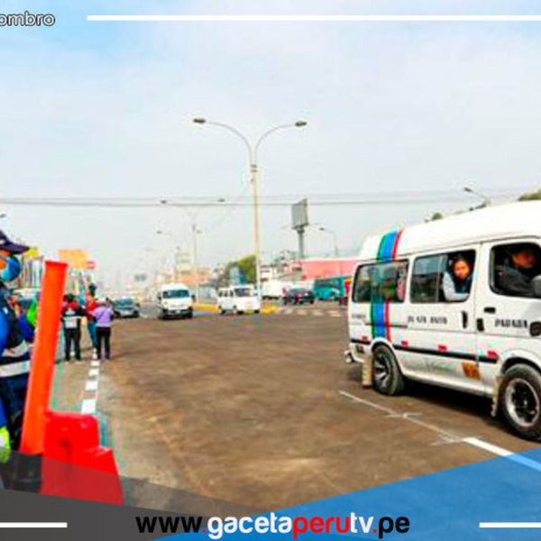 Restituyen tránsito vehicular en segundo tramo de carretera Central