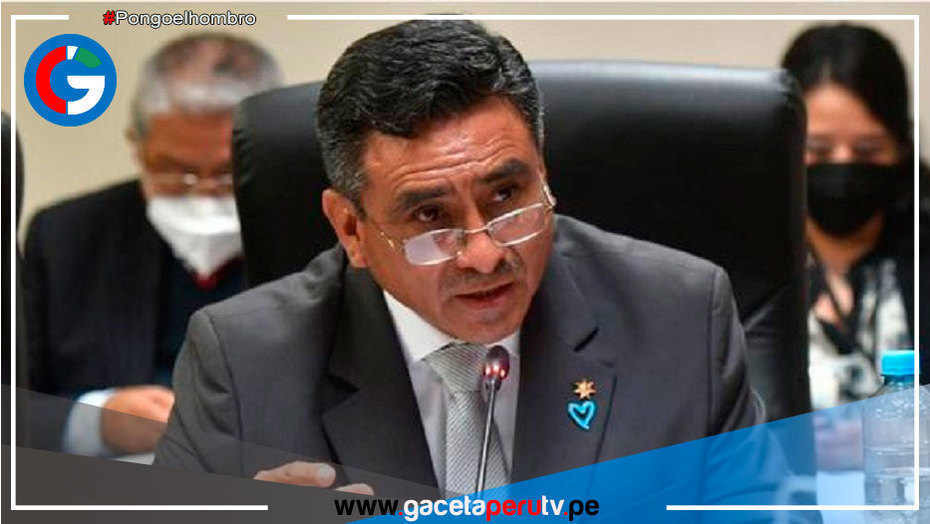 Cuestionado asesor de ministro Huerta renuncia al cargo el mismo día en que fue nombrado