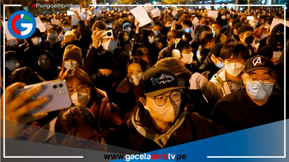 China detiene a periodista que cubría protestas contra confinamientos por la COVID-19