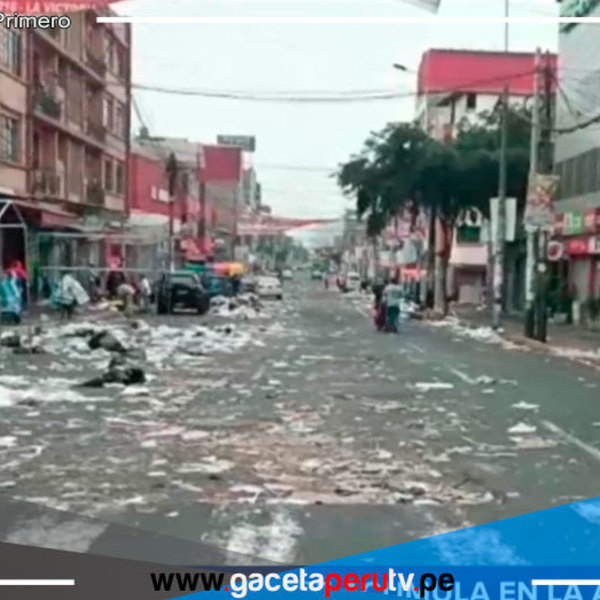 Tras la Navidad calles de Lima amanecen llenas de basura