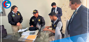 Intervienen la casa y la oficina del exministro de Defensa, Walter Ayala