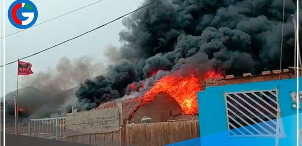 Incendio de proporciones se registró en fábrica de químicos de Lurigancho-Chosica