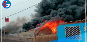 Incendio de proporciones se registró en fábrica de químicos de Lurigancho-Chosica