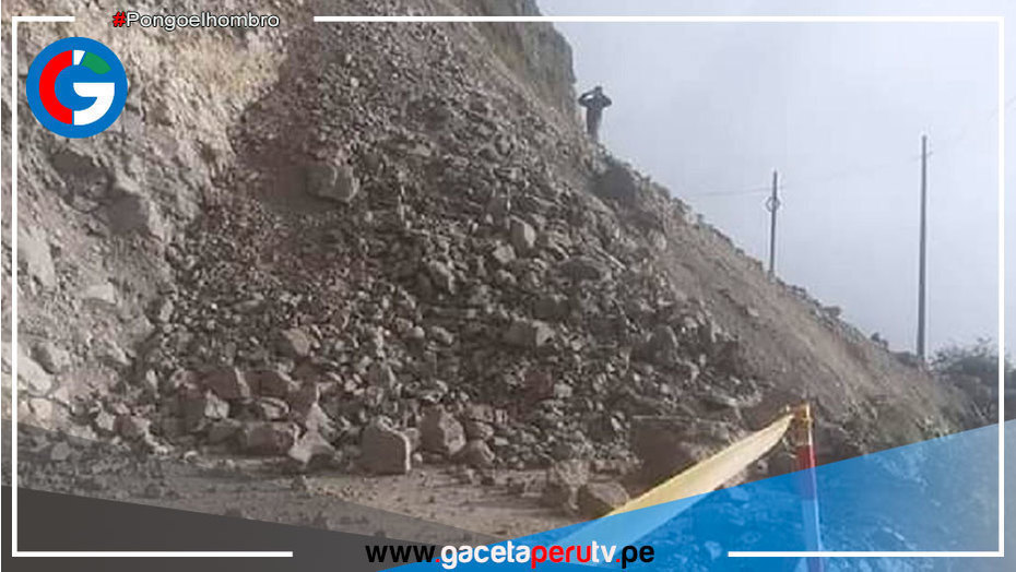 Derrumbe de cerro provoca bloqueo vial en provincia de Bolognesi en Ácash