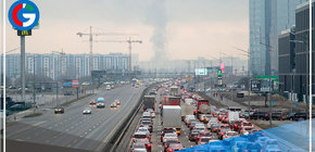 Pánico y colapso en las carreteras de Kiev para salir de la ciudad 