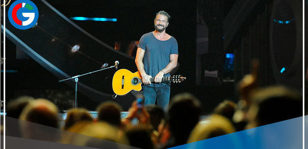 Ricardo Arjona muestra con "Blanco y negro" que la "música también viene en libros"