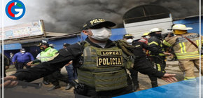 Gran incendio consume mercado de Lince 