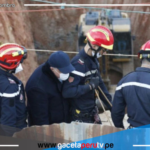 Rescatadores se encuentran a pocos metros del infante menor de 5 años que resbaló en un gran pozo