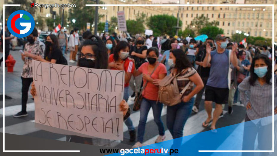Ciudadanos marcharon en defensa de la reforma universitaria en Lima