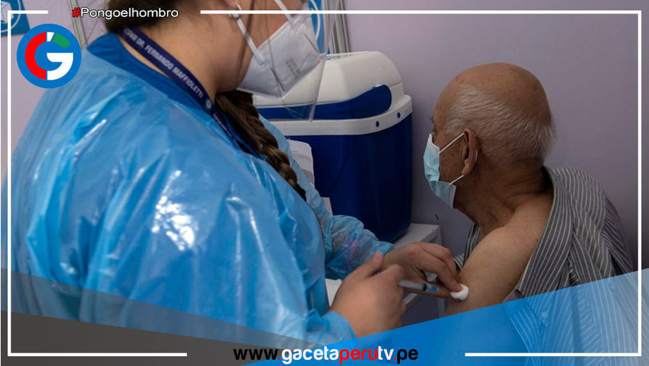 Inician la vacunación masiva de la cuarta dosis en plena ola de contagios en Chile