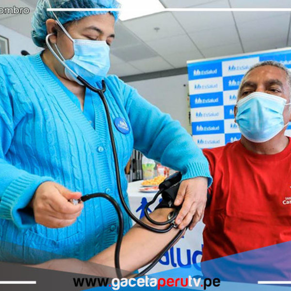 Enseñan la forma correcta de medirse la presión arterial en casa
