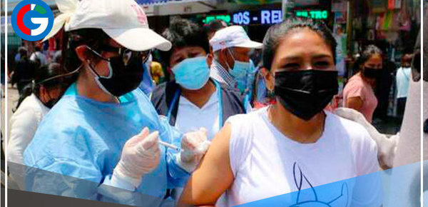 Minsa promueve vacunación de tercera dosis en emporio comercial Gamarra 