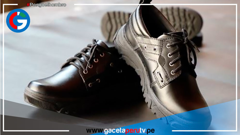 Emprendedor de La Libertad elabora un novedoso zapato escolar ideal para terrenos agrestes