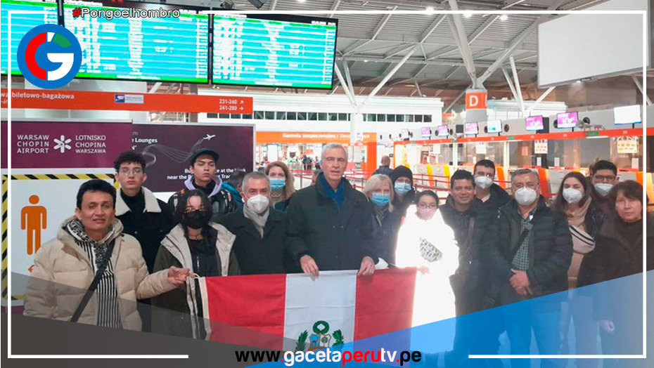 Primer grupo de peruanos que salieron de Ucrania llega esta noche