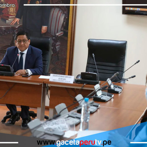 Ministro de Salud deberá informar sobre contratos suscritos con laboratorios de vacunas