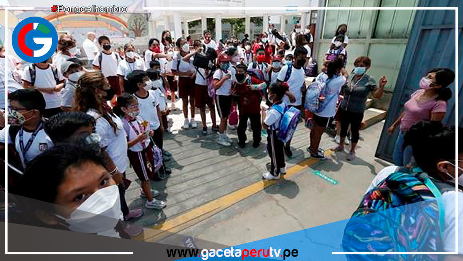 Gobierno elimina metro de distancia en las aulas y busca el 100% de presencialidad