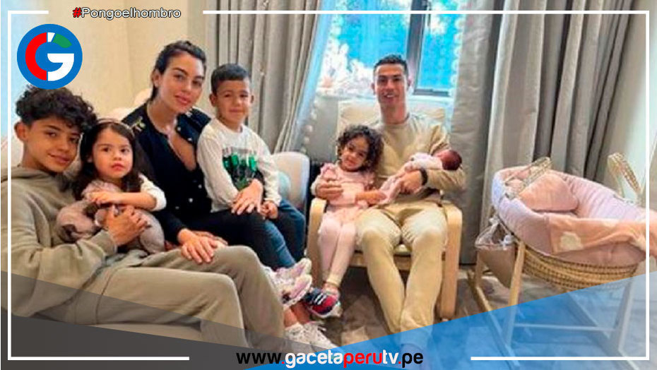 El reconocido futbolista Cristiano Ronaldo compartió un emotivo mensaje con la foto de su bebé recién nacida