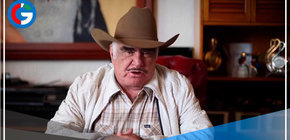 Con imagen del propio Vicente Fernández promocionan su serie 
