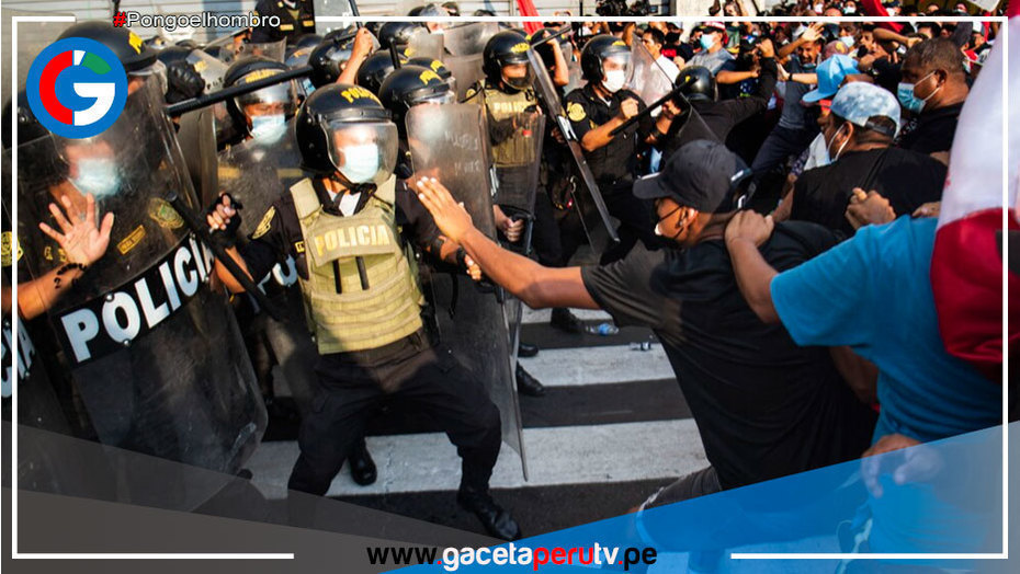 Por lo menos 25 policías heridos al enfrentar turba en Av. Abancay