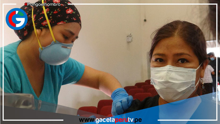 Trabajadores del Hospital Vitarte reciben cuarta dosis de la vacuna