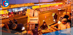 La PNP y las municipalidades de San Luis y La Victoria, desalojaron a los comerciantes en el mercado de frutas