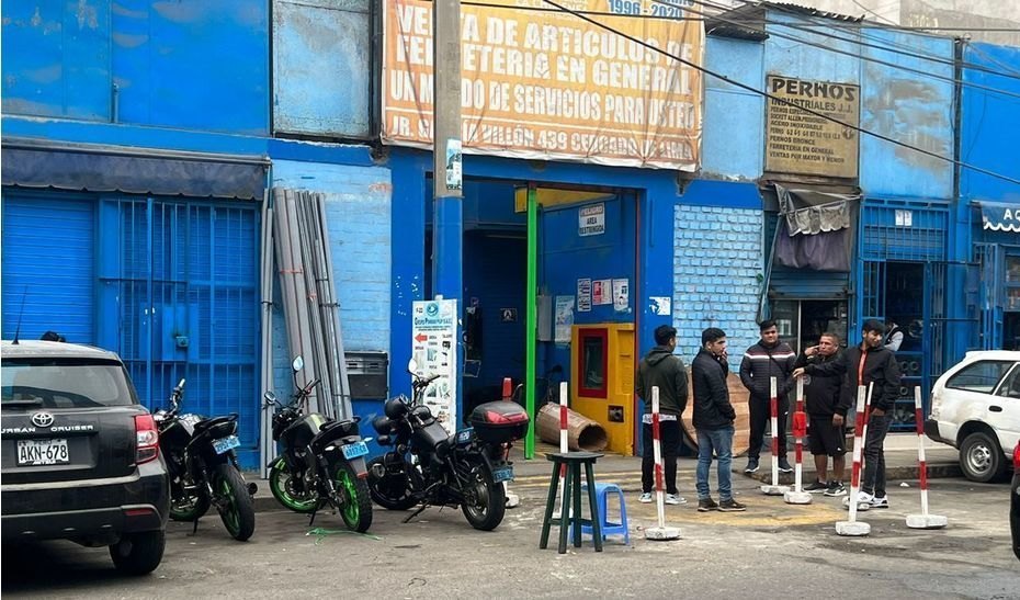 Entra a la galería Malvinas y mata a un comerciante en su puesto