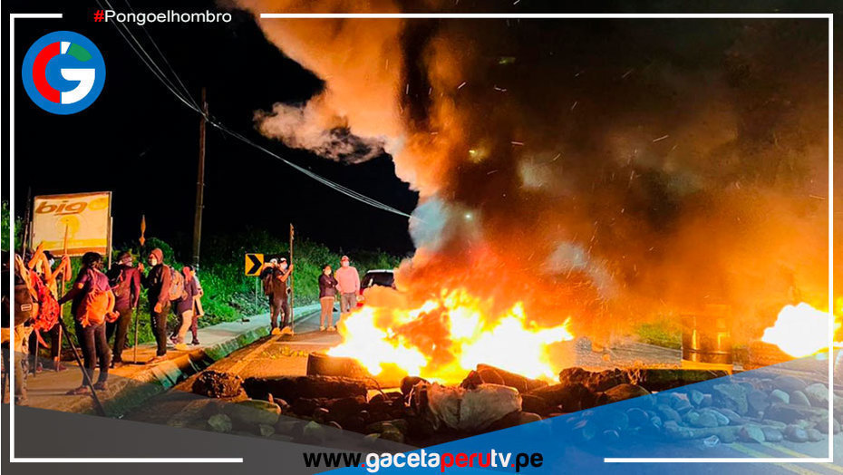 Ecuador con hogueras y barricadas indígenas reclaman ayuda económica