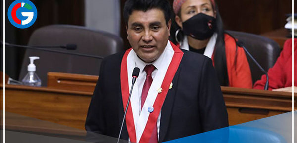 Óscar Zea renunció a la bancada de Perú Libre