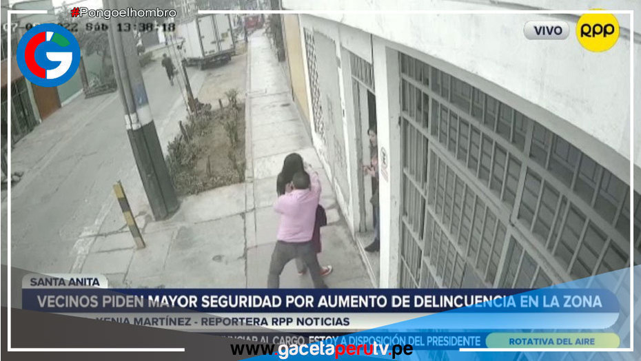 En plena luz del día una mujer fue asaltada en la puerta de su casa
