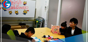 Un hombre abandona a su hijo en la escuela tras enterarse que no es el padre biológico