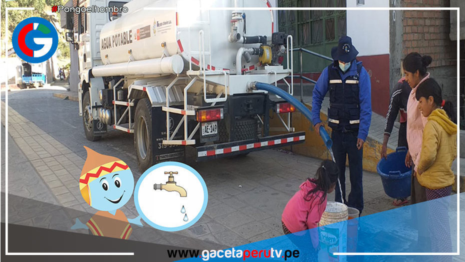 Apoyan con cisternas para distribución de agua potable a damnificados de deslizamiento