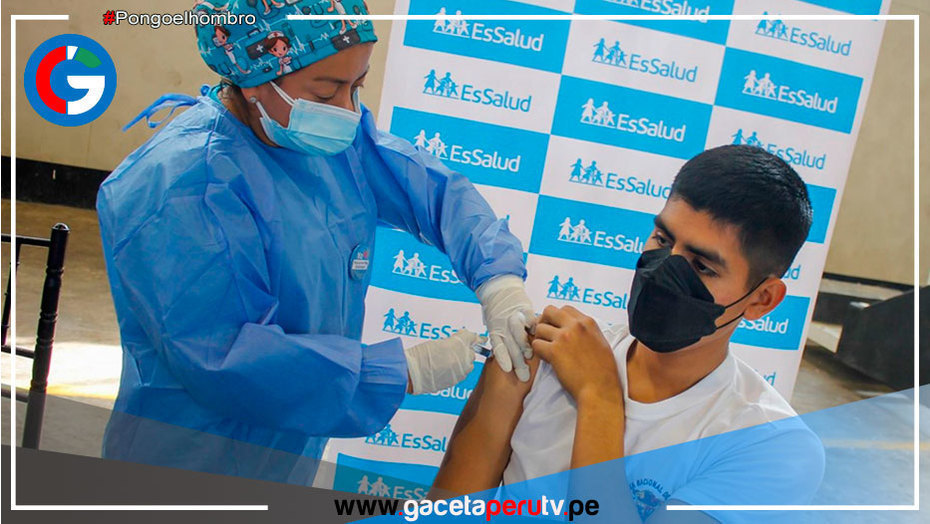 Vacunaron contra el covid-19 e influenza a 1,800 cadetes de la PNP