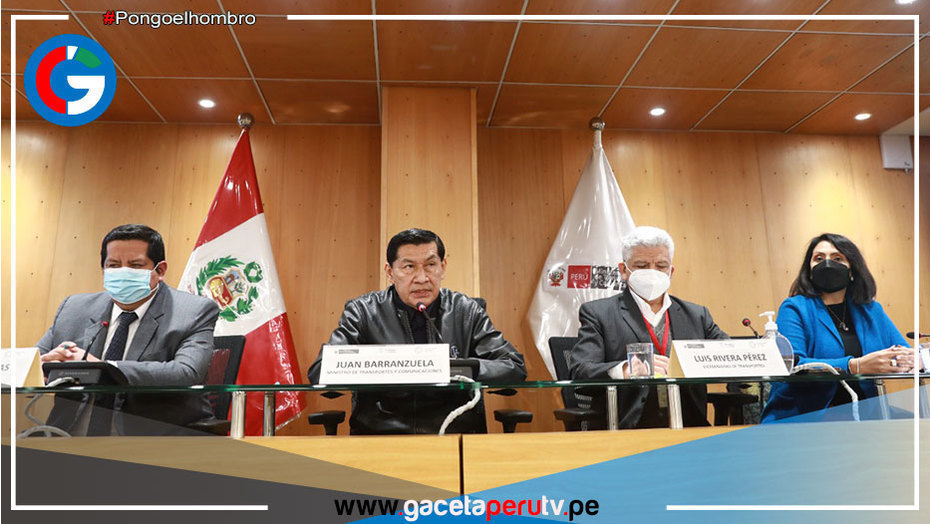 Gremios de trasportistas suspenden paro para mañana tras llegar a acuerdo con el Gobierno