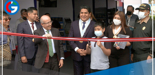 Más de mil personas asisten al primer día de la Cuarta Feria del Libro 2022 